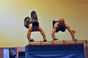 Saut de chat plongé avec Clément en gymnase.