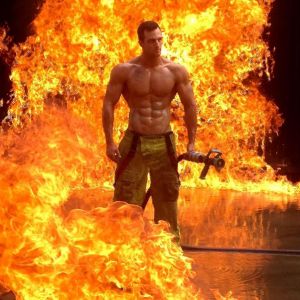 Les pompiers sont forts pour être utiles, ils se calquent sur l'image que les traceurs pensent donner. Photo des pompiers australiens.